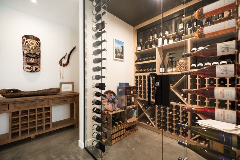 Photo of property in 42 Tui Drive, Mount Creighton, Queenstown, 9371