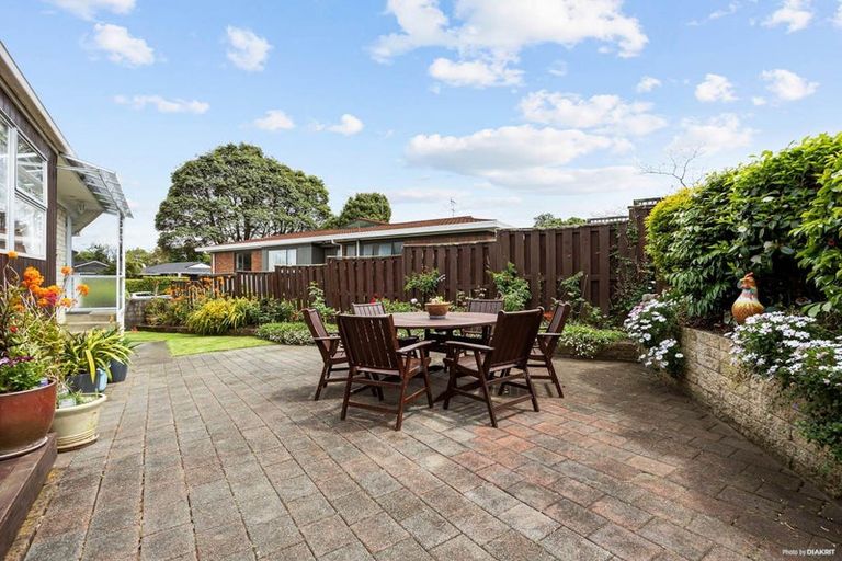 Photo of property in 16 Kurnell Drive, Botany Downs, Auckland, 2010