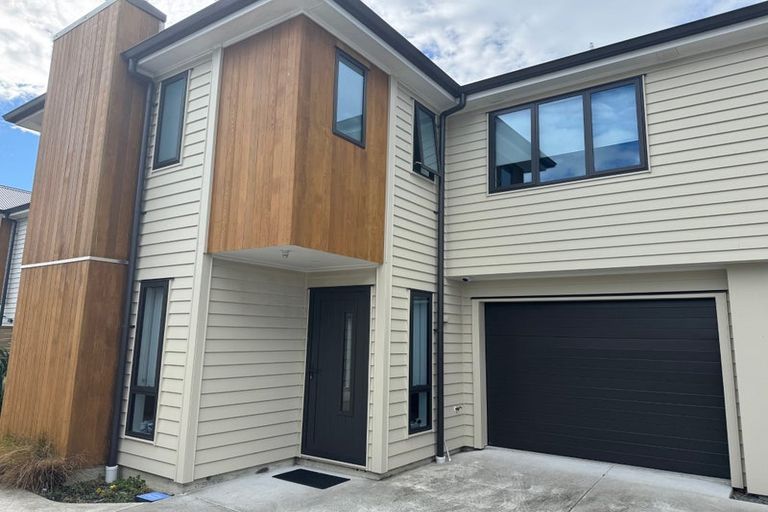 Photo of property in 91c Whites Line East, Waiwhetu, Lower Hutt, 5010