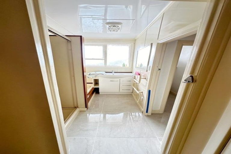 Photo of property in 204 Edmonton Road, Te Atatu South, Auckland, 0610