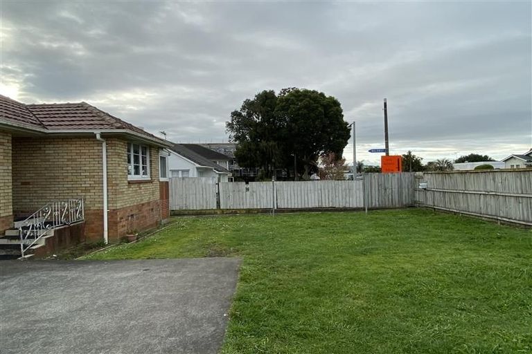 Photo of property in 1/32 Great South Road, Papakura, 2110