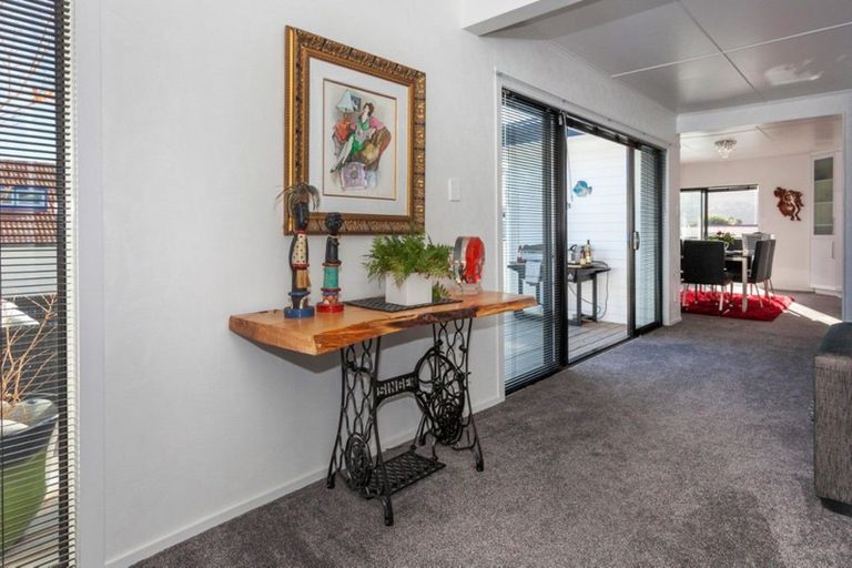 Photo of property in 100 Ocean Road, Whangamata, 3620