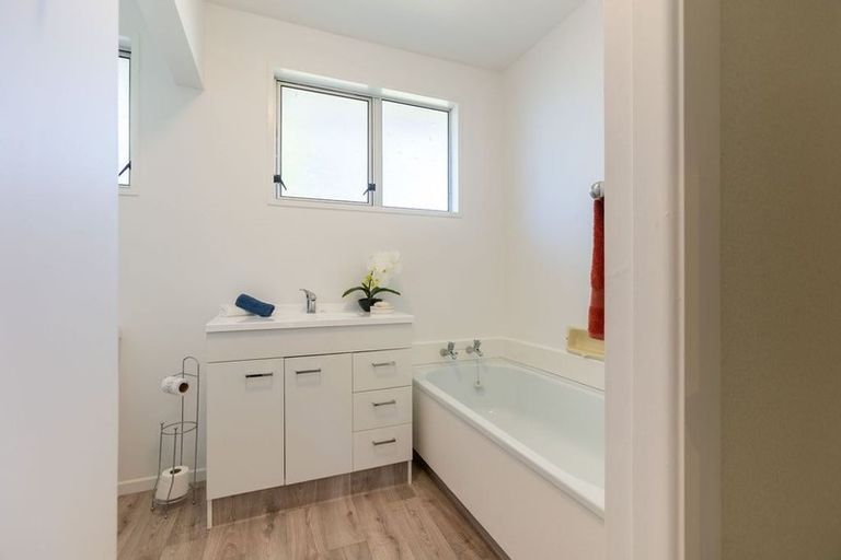 Photo of property in 9 Bonar Place, Woolston, Christchurch, 8062