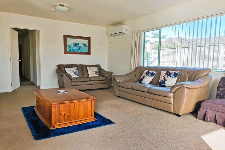 Photo of property in 11 Bermuda Place, One Tree Point, 0118