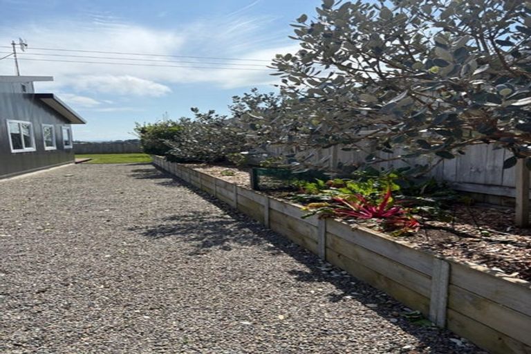 Photo of property in 18 Monaco Grove, Fitzherbert, Palmerston North, 4410