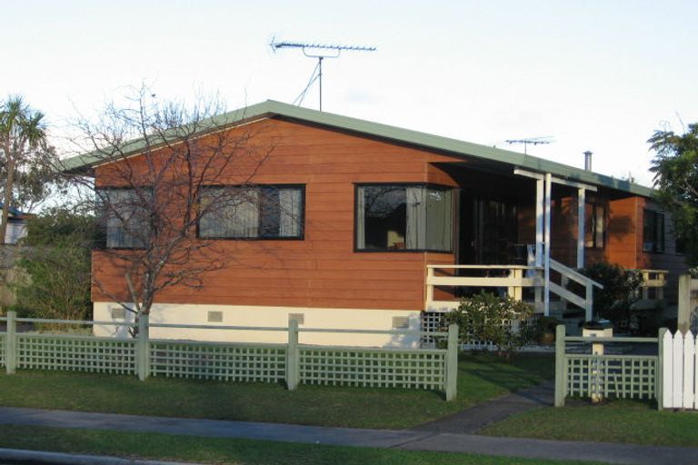 Photo of property in 116 Florence Avenue, Orewa, 0931