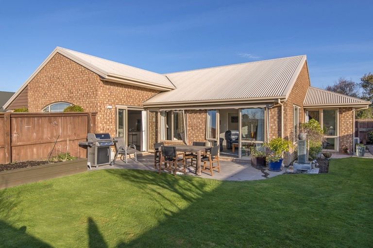 Photo of property in 16 Highwood Lane, Burnside, Christchurch, 8053