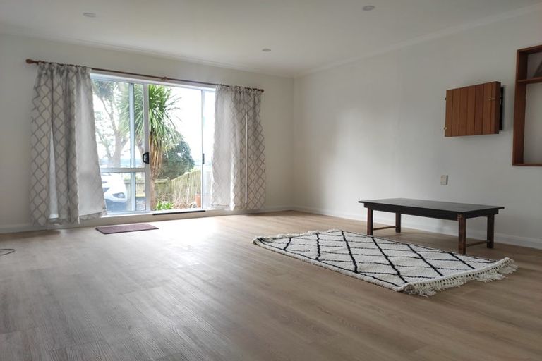 Photo of property in 129 Kia Ora Road, Beach Haven, Auckland, 0626