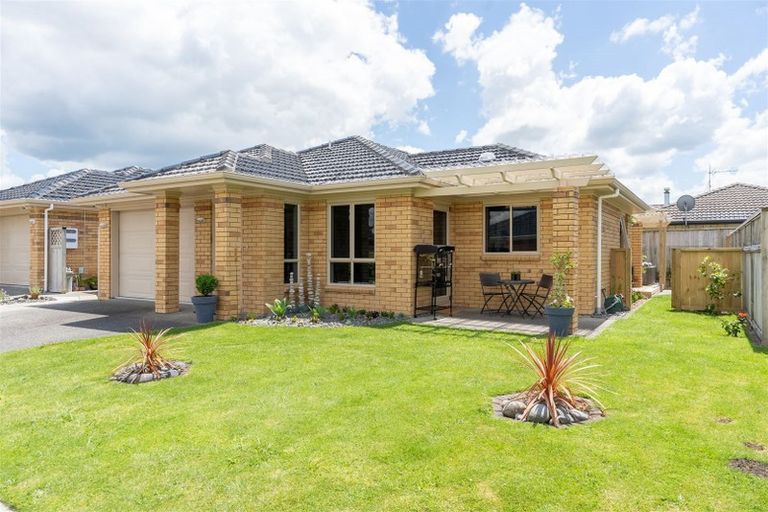 Photo of property in 15 Sovereign Isle Lane, Rototuna, Hamilton, 3210