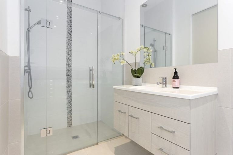 Photo of property in 80 Hobsonville Point Road, Hobsonville, Auckland, 0616