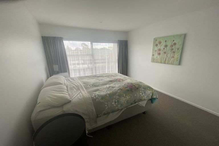 Photo of property in 8a Wyatt Place, Russley, Christchurch, 8042