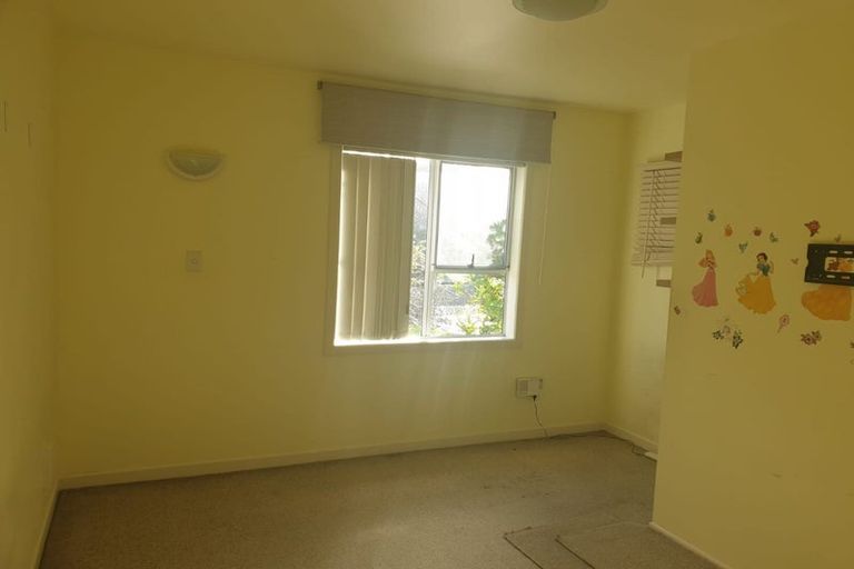 Photo of property in 8 River Road, Te Atatu Peninsula, Auckland, 0610