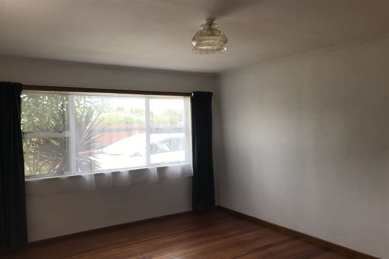 Photo of property in 805 Te Atatu Road, Te Atatu Peninsula, Auckland, 0610