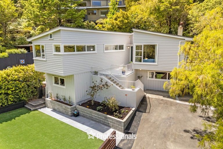 Photo of property in 132 Cheviot Road, Lowry Bay, Lower Hutt, 5013