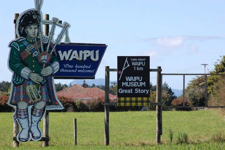 Photo of property in 38 Ferry Road, Waipu, 0510