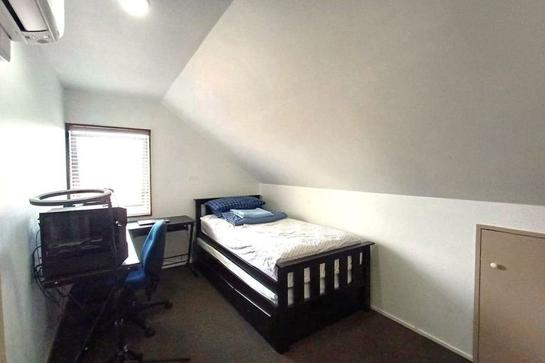 Photo of property in 37 Fields Parade, Oteha, Auckland, 0632