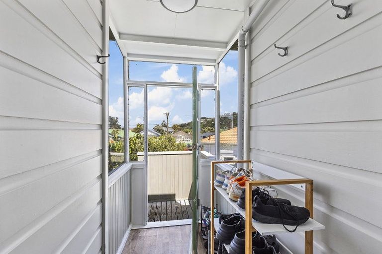 Photo of property in 139u1 Queens Drive, Lyall Bay, Wellington, 6022