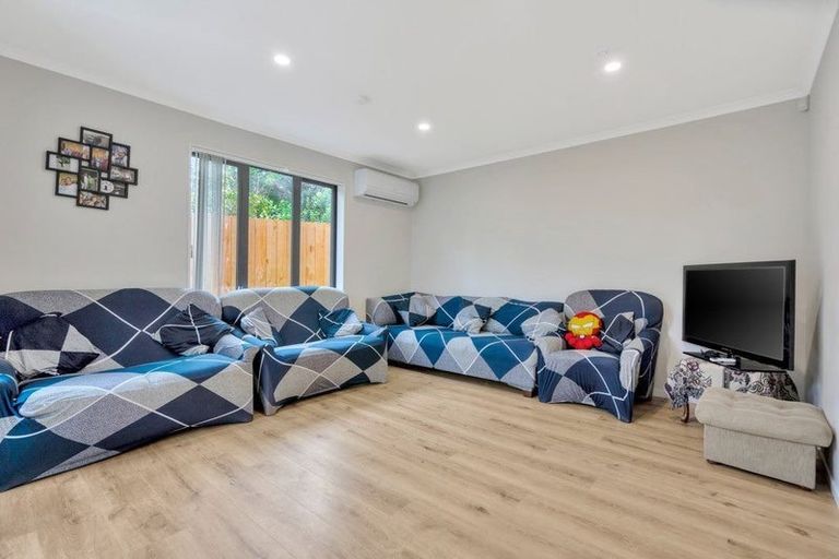 Photo of property in 9d Kingdale Road, Henderson, Auckland, 0610