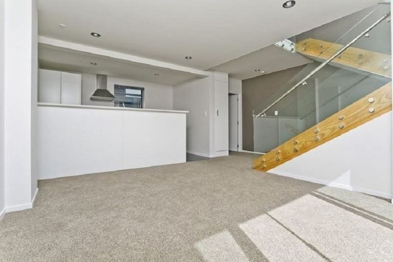 Photo of property in 2/10 Silver Moon Road, Albany Heights, Auckland, 0632