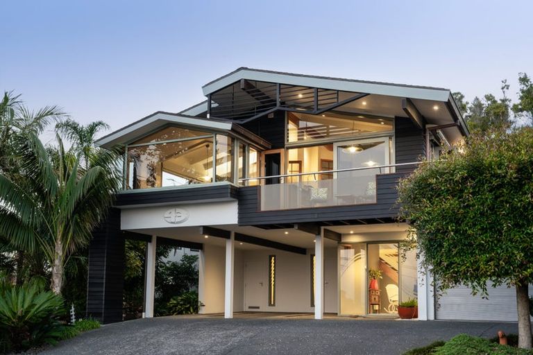 Photo of property in 43 Aotearoa Terrace, Murrays Bay, Auckland, 0630