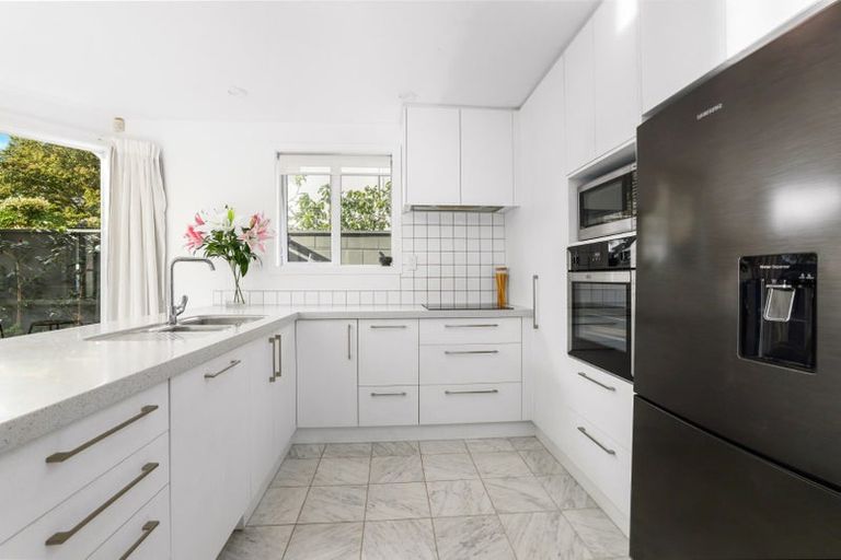 Photo of property in 34 Aikmans Road, Merivale, Christchurch, 8014