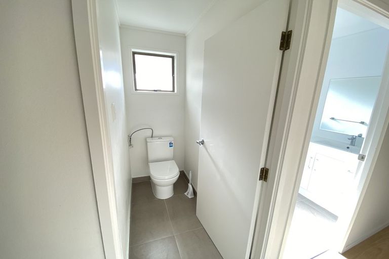 Photo of property in 71 Reynella Drive, Massey, Auckland, 0614