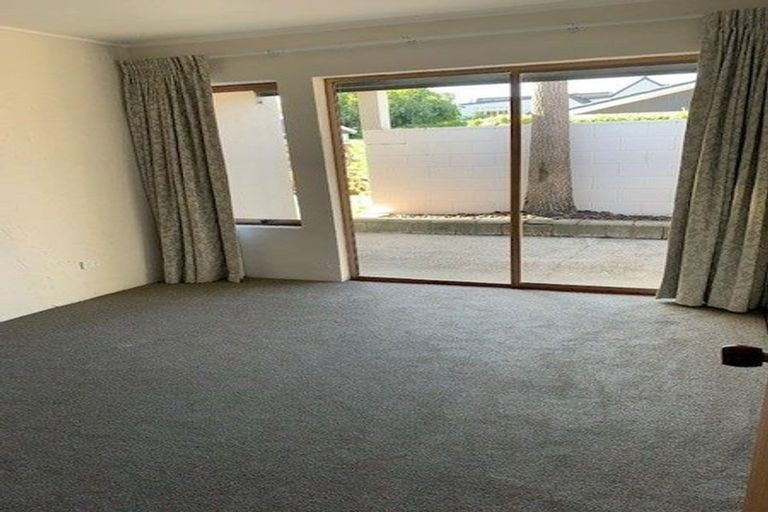 Photo of property in 70 Nimmo Avenue East, Waikanae, 5036