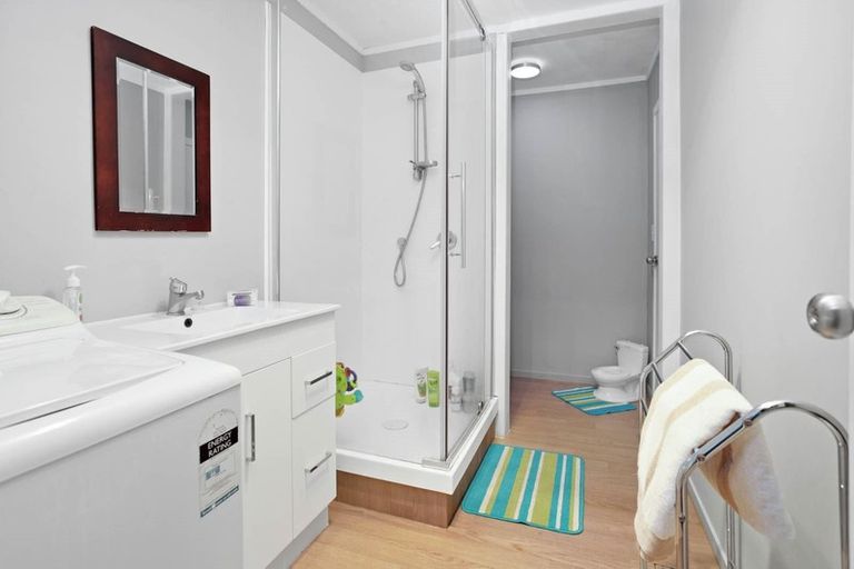 Photo of property in 121 Ennis Avenue, Pakuranga Heights, Auckland, 2010