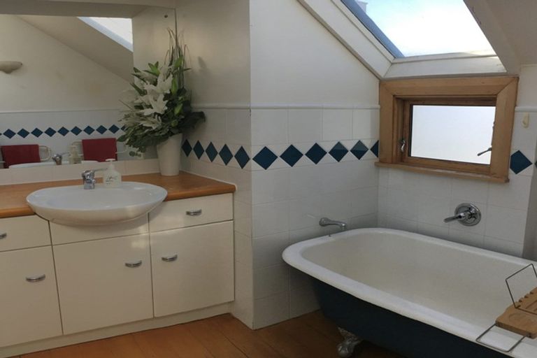 Photo of property in 3 Newman Terrace, Thorndon, Wellington, 6011