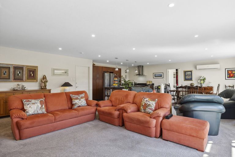 Photo of property in 17 Awa Toru Drive, Fairfield, Dunedin, 9018