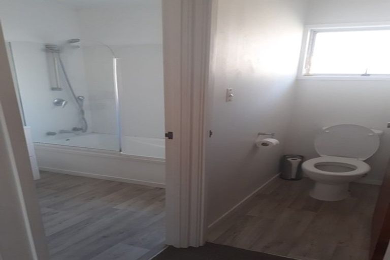 Photo of property in 9 Meadowood Drive, Unsworth Heights, Auckland, 0632