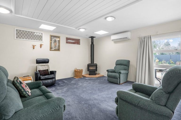 Photo of property in 15 Wood Street, Greytown, 5712