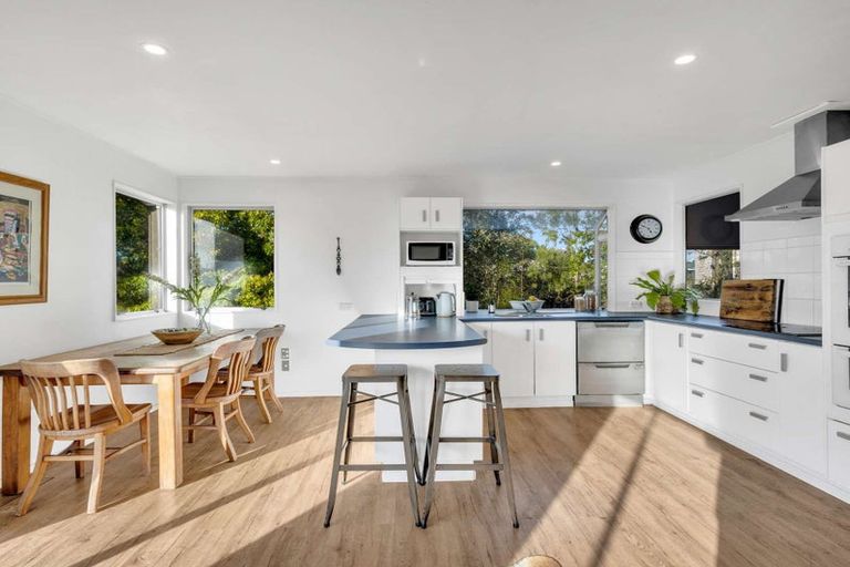 Photo of property in 2 Ashford Place, Havelock North, 4130