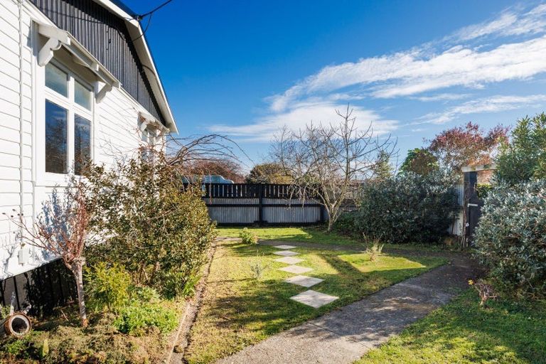 Photo of property in 2 Ngahina Street, Marton, 4710