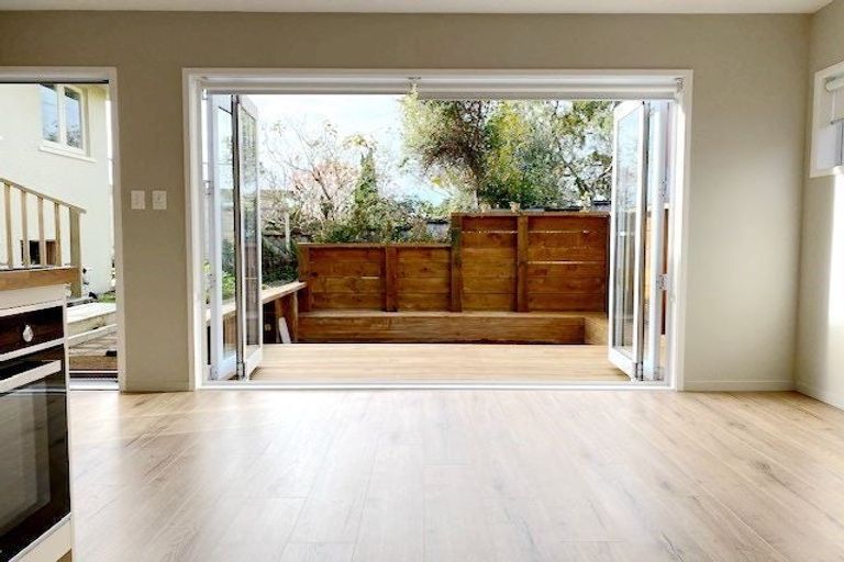 Photo of property in 28 Kokiri Street, Te Atatu South, Auckland, 0610