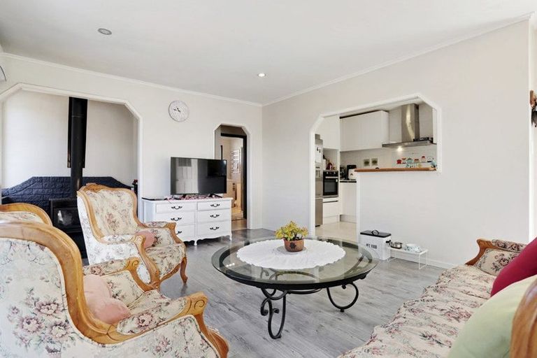 Photo of property in 1 Gamble Way, Massey, 0614