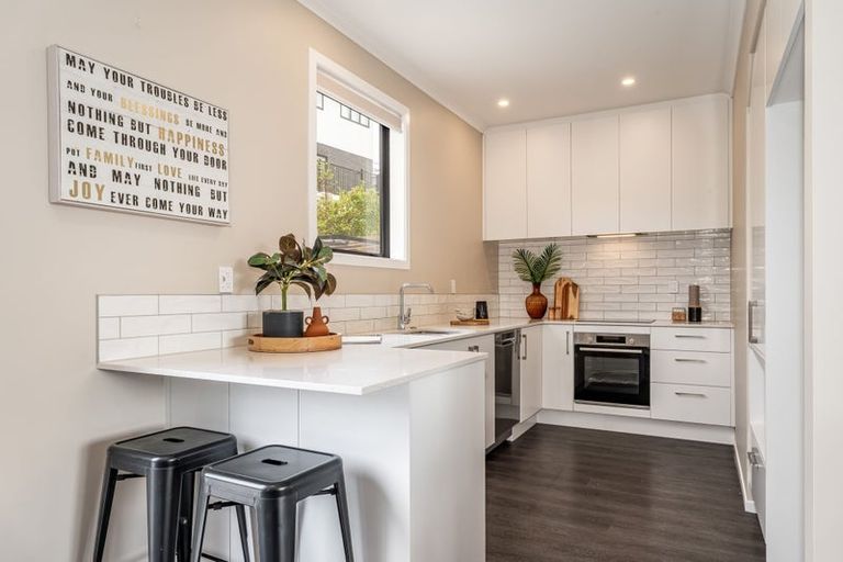 Photo of property in 5 Koreke Close, Kenepuru, Porirua, 5022