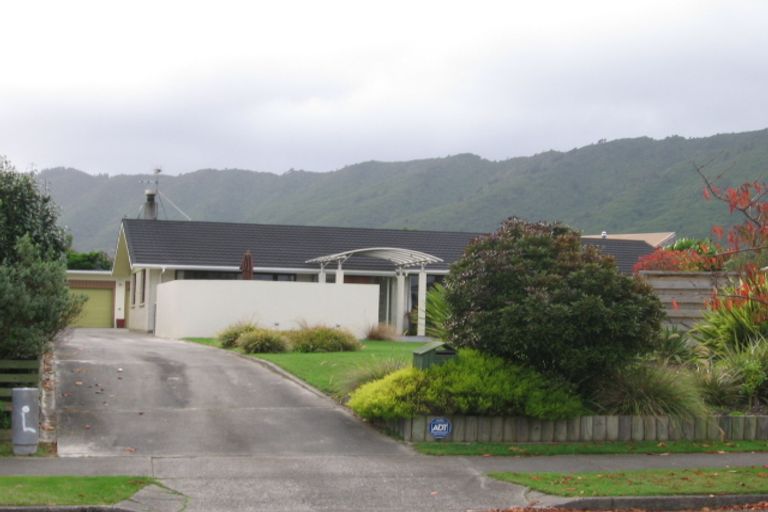 Photo of property in 21 Matai Street, Waikanae, 5036