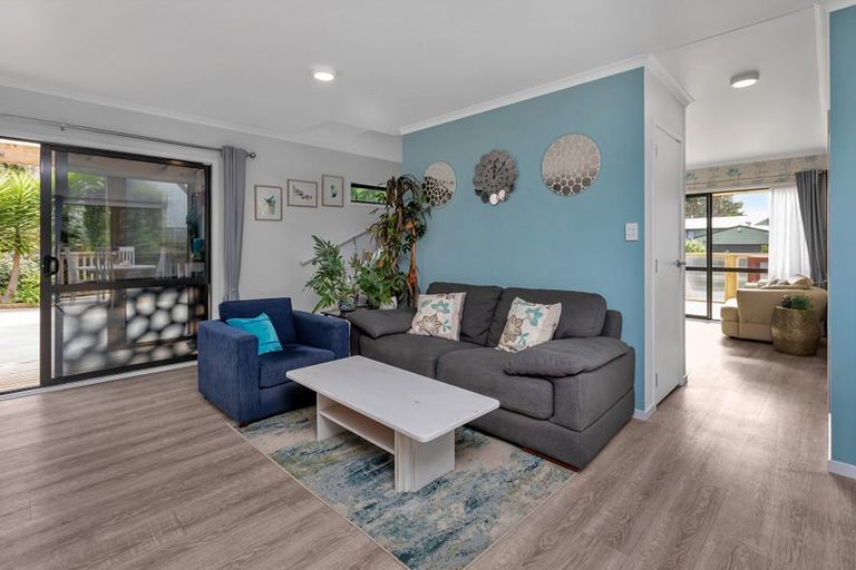 Photo of property in 1 Ishtar Place, One Tree Point, 0118