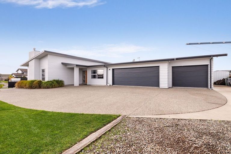 Photo of property in 20 Rosalie Terrace, Kelvin Grove, Palmerston North, 4414
