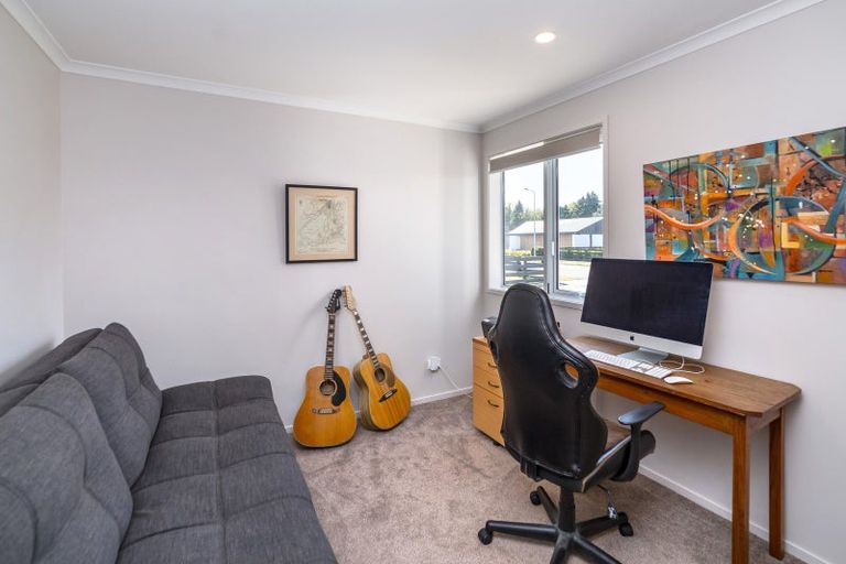 Photo of property in 6 Hewson Lane, Greytown, 5712