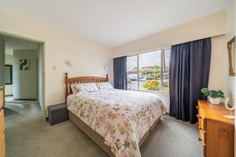 Photo of property in 2 Leeward Drive, Whitby, Porirua, 5024