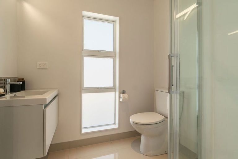 Photo of property in 31a Dawnhaven Drive, Te Atatu Peninsula, Auckland, 0610