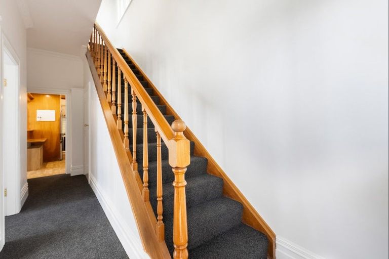 Photo of property in 78a Kelburn Parade, Kelburn, Wellington, 6012