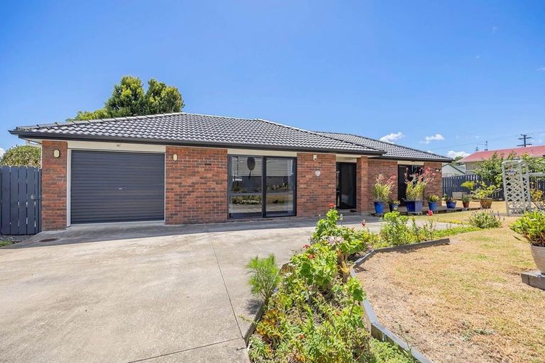 Photo of property in 52 Hobart Crescent, Wattle Downs, Auckland, 2103