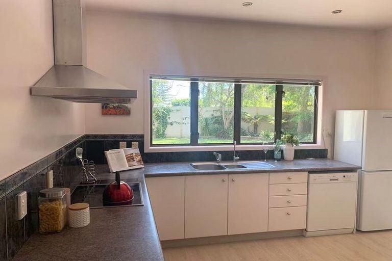 Photo of property in 490 Te Atatu Road, Te Atatu Peninsula, Auckland, 0610