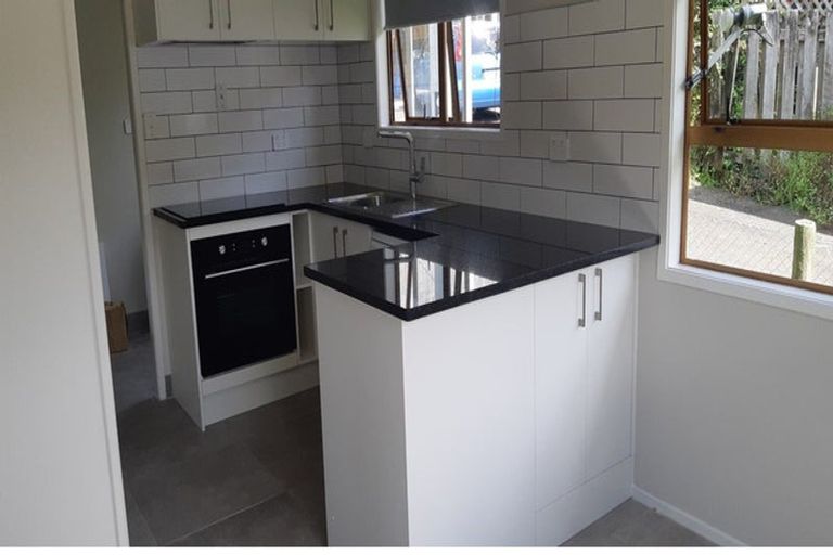 Photo of property in 2/73 Eskdale Road, Birkdale, Auckland, 0626