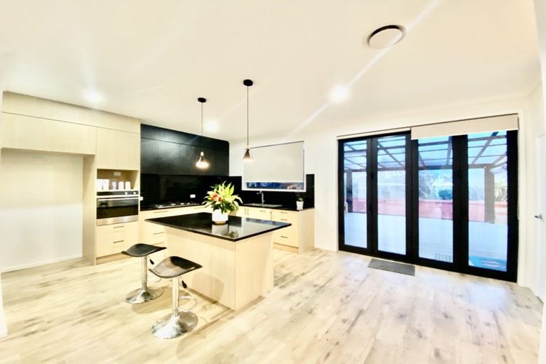 Photo of property in 12 Waituarua Drive, Takanini, 2112