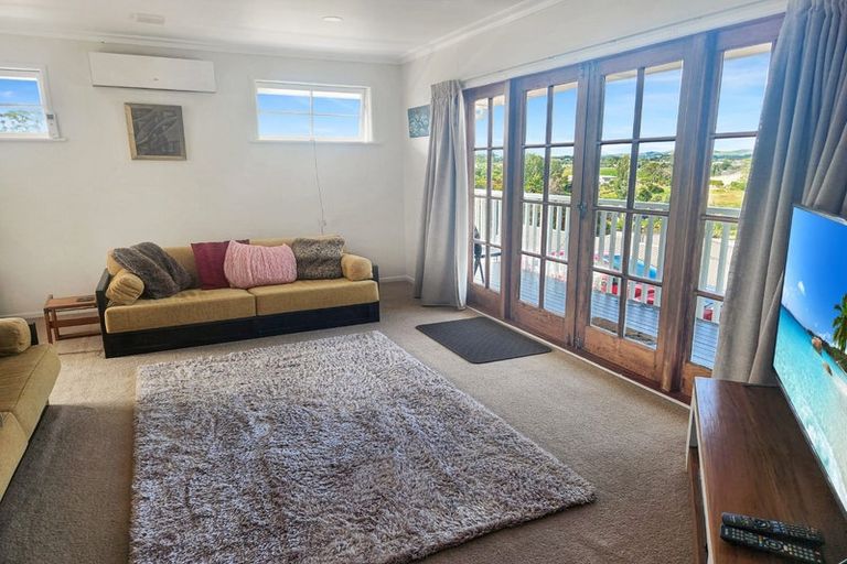 Photo of property in 9 Trosk Place, Waiuku, 2123