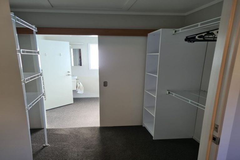 Photo of property in 42a Sunset Road, Unsworth Heights, Auckland, 0632